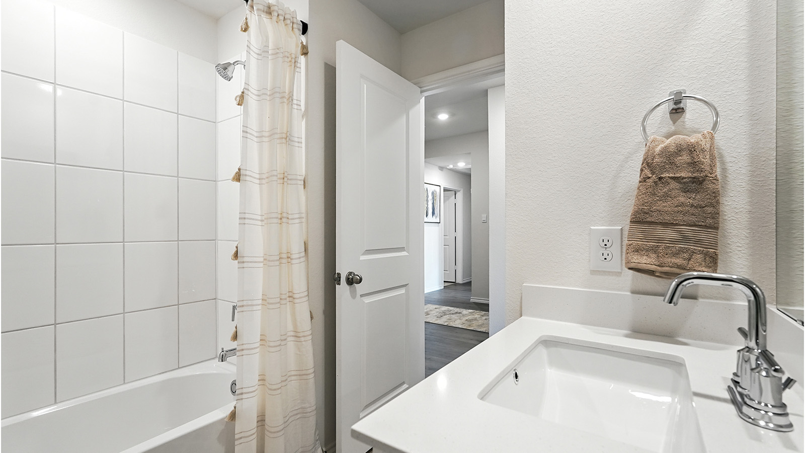 Secondary bathroom 2