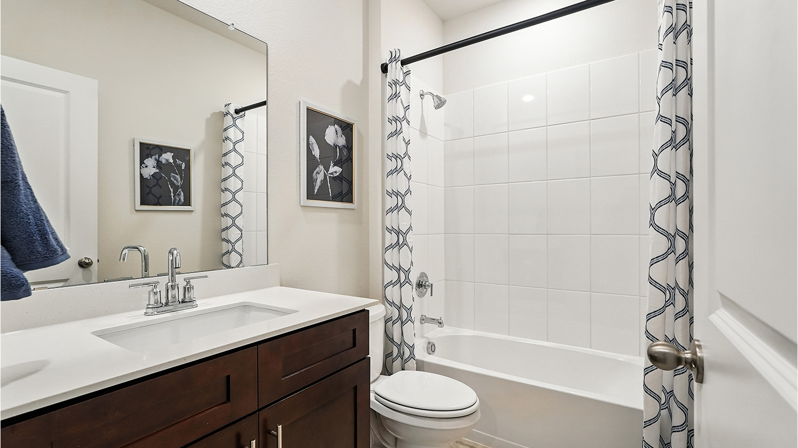 Secondary bathroom 2