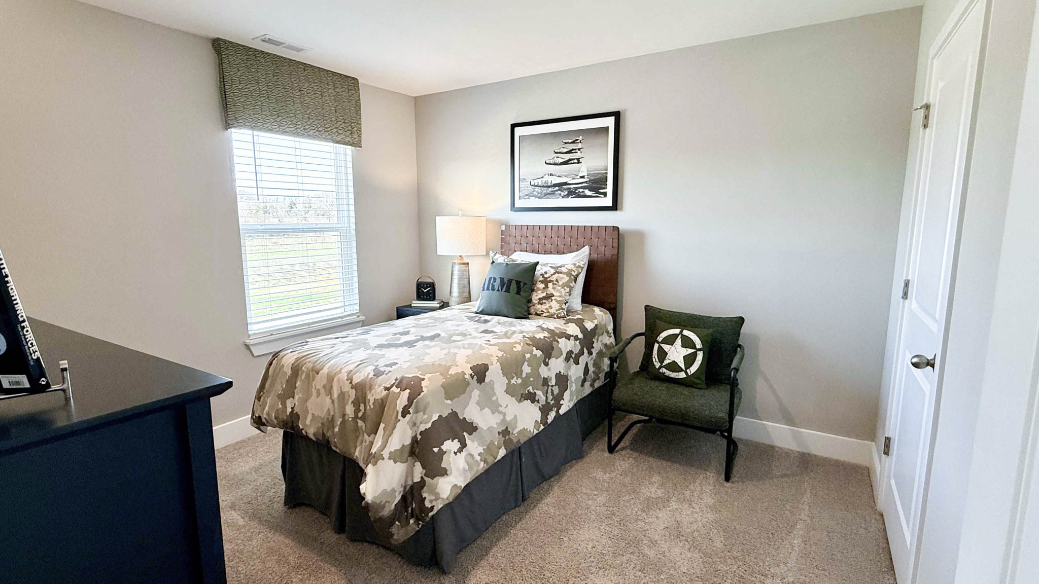 fourth bedroom with twin size bed