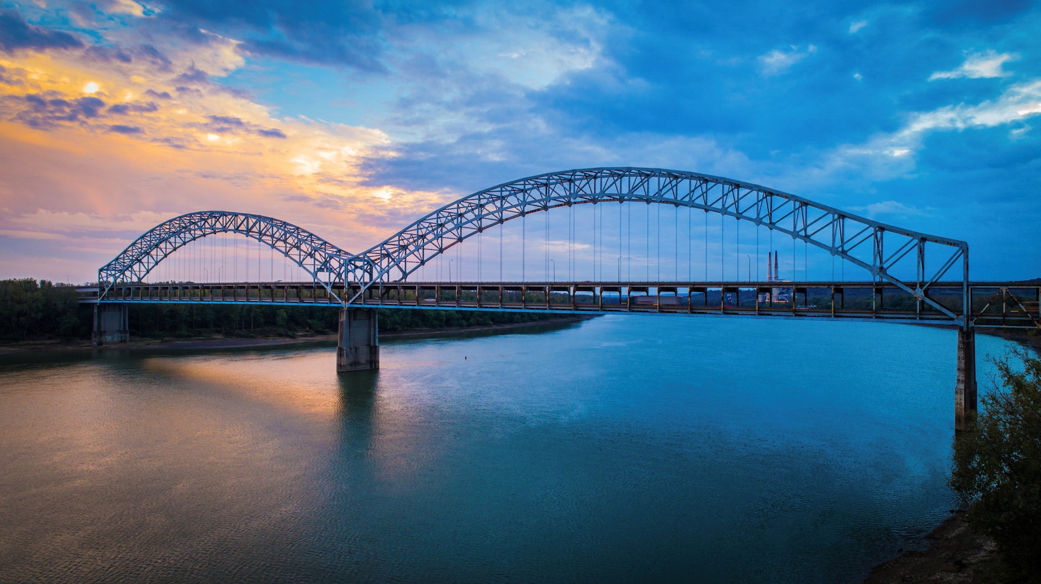 Bridge over the Ohio River between Louisville and New Albany