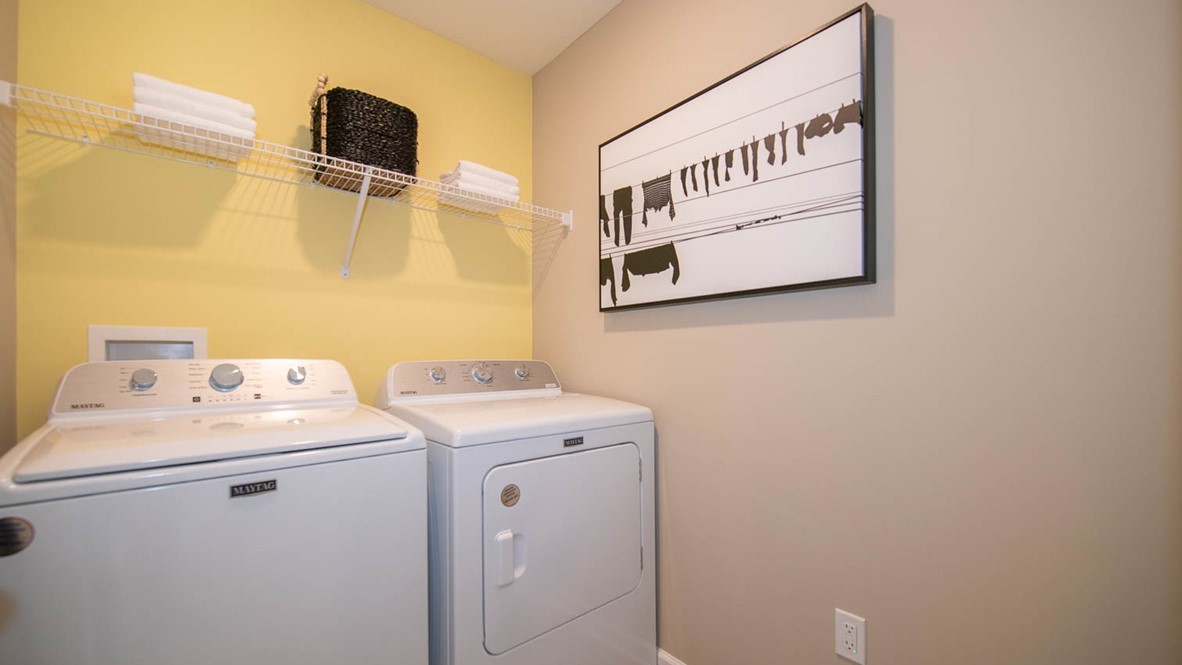 walk-in laundry room
