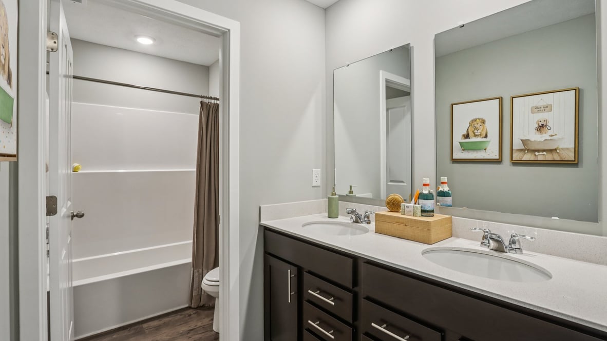 bathroom with shower and tub combo