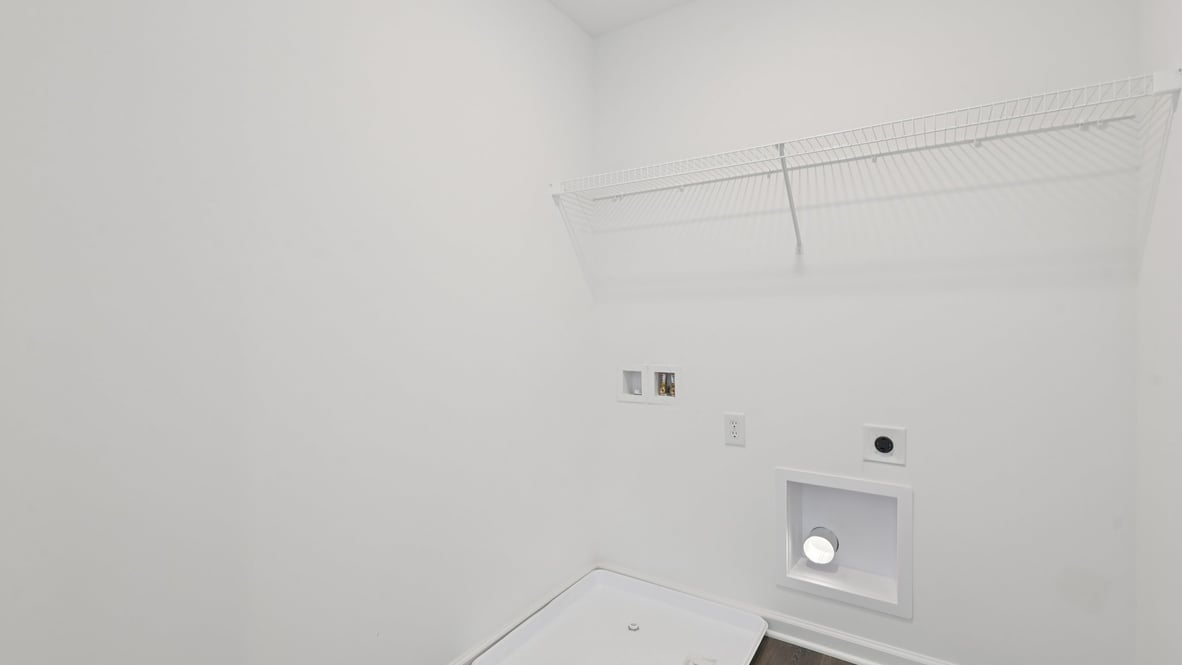 walk-in laundry room