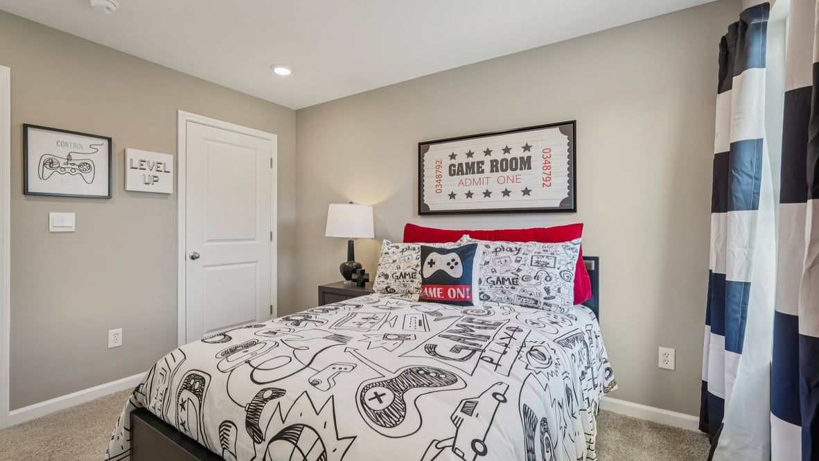 bedroom 4 with twin bed