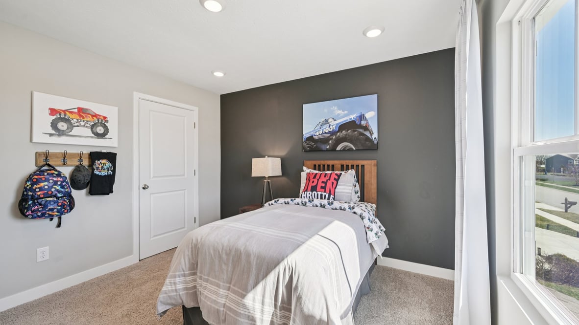 bedroom with spacious closet
