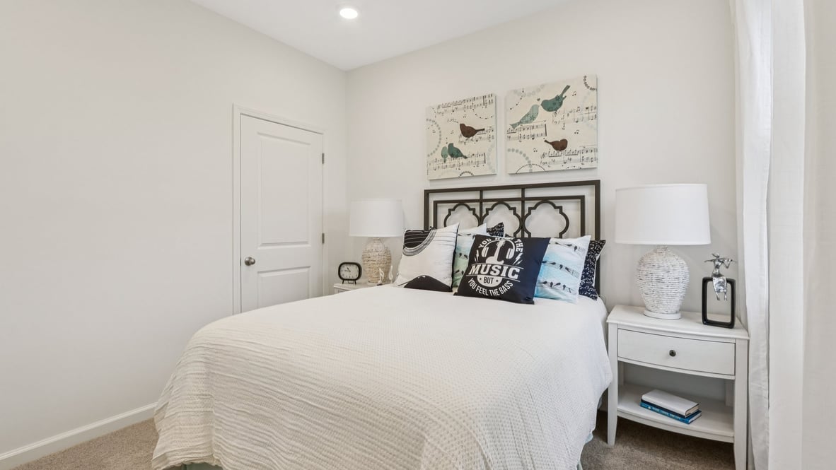 bedroom 3 with twin bed, nightstand and closet