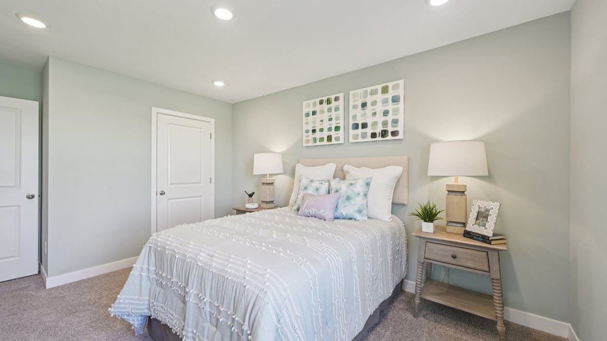 bedroom with spacious closet