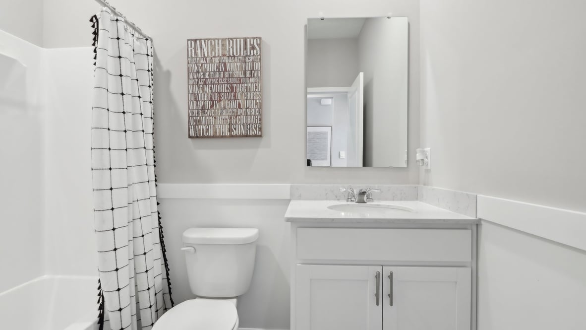 second full bathroom with shower tub