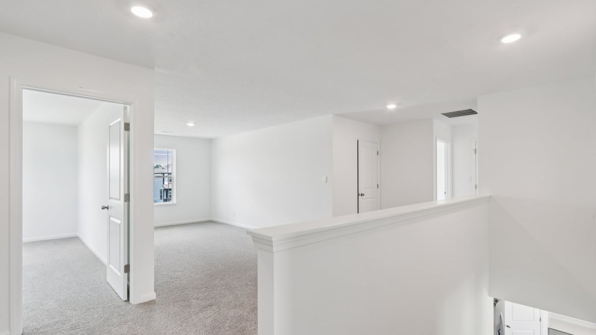 spacious upstairs flex room area