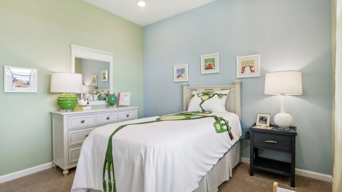 bedroom with spacious clsoet