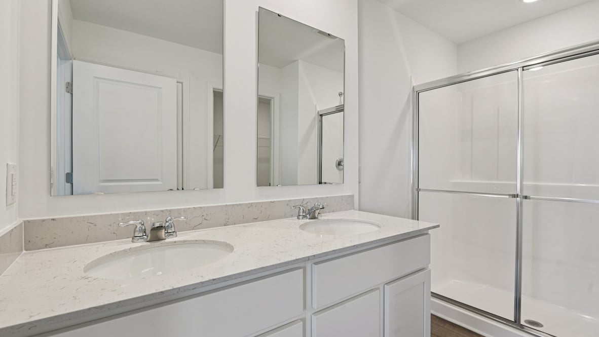 primary bathroom with daul sinks