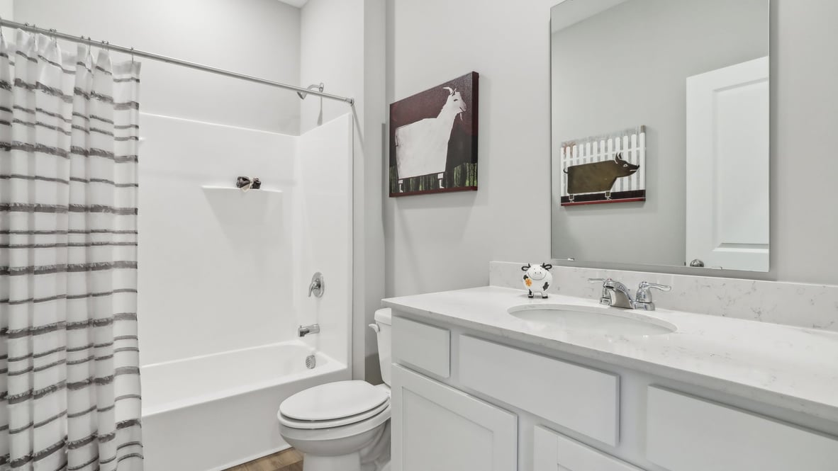 bathroom with shower and tub combo