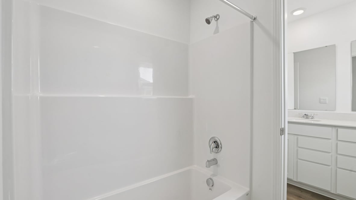 bathroom with shower and tub combo