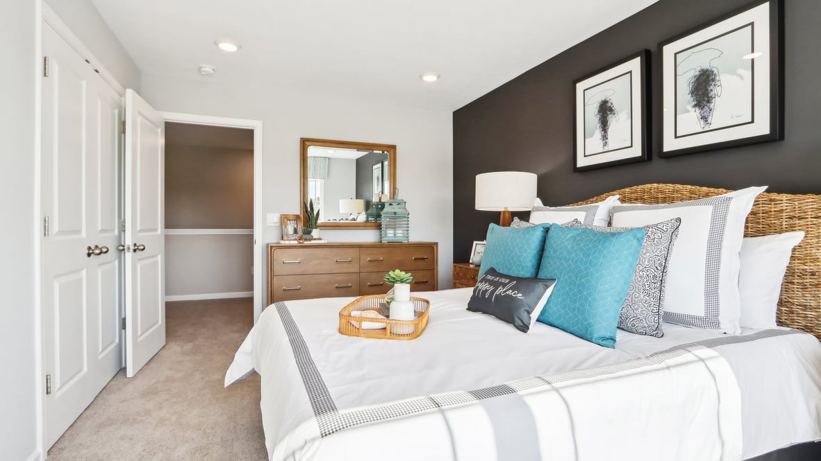 bedroom with spacious closet