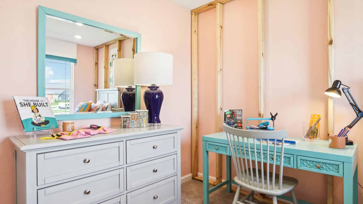 bedroom with spacious closet