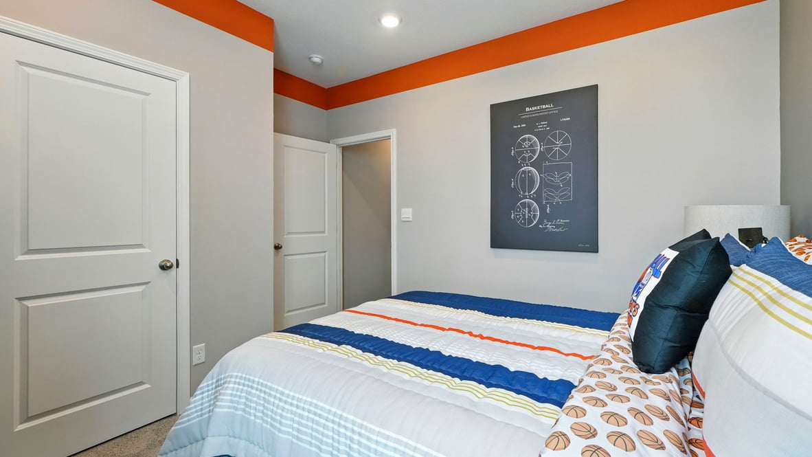 bedroom with spacious closet