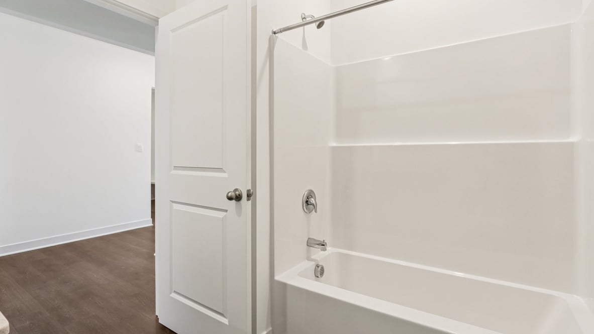 second full bathroom with tub