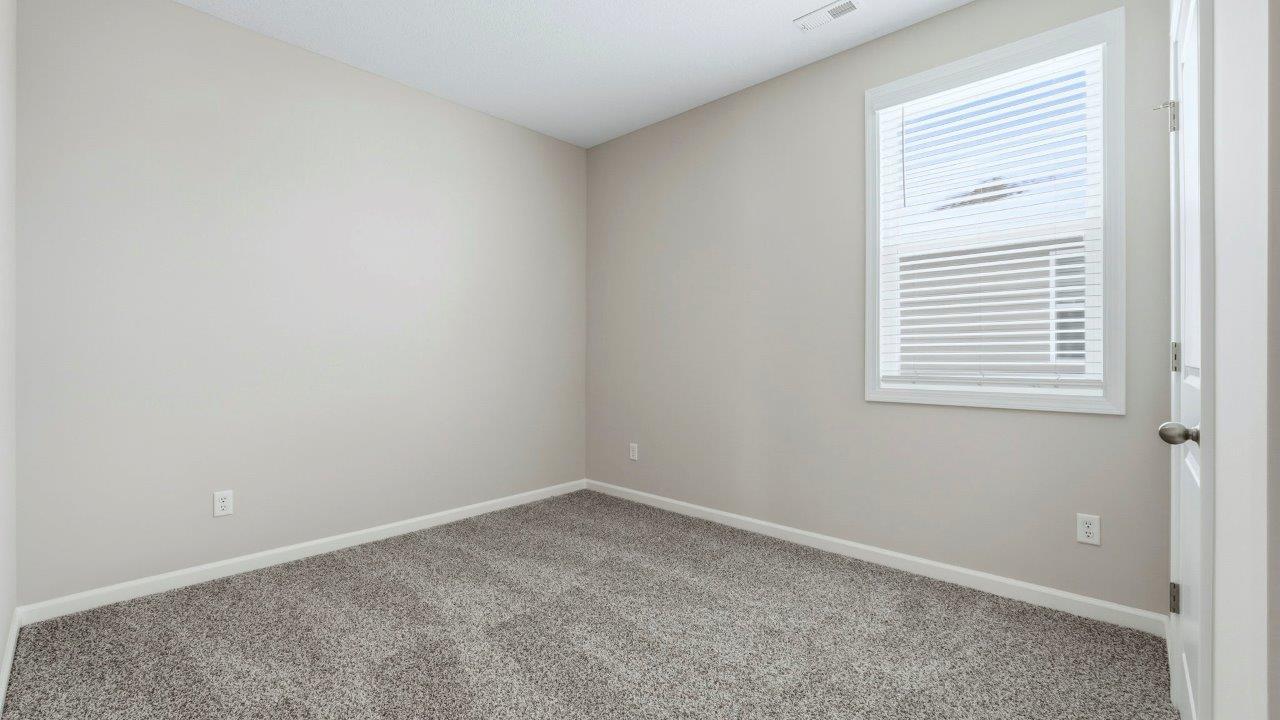bedroom 2 with carpet and closet