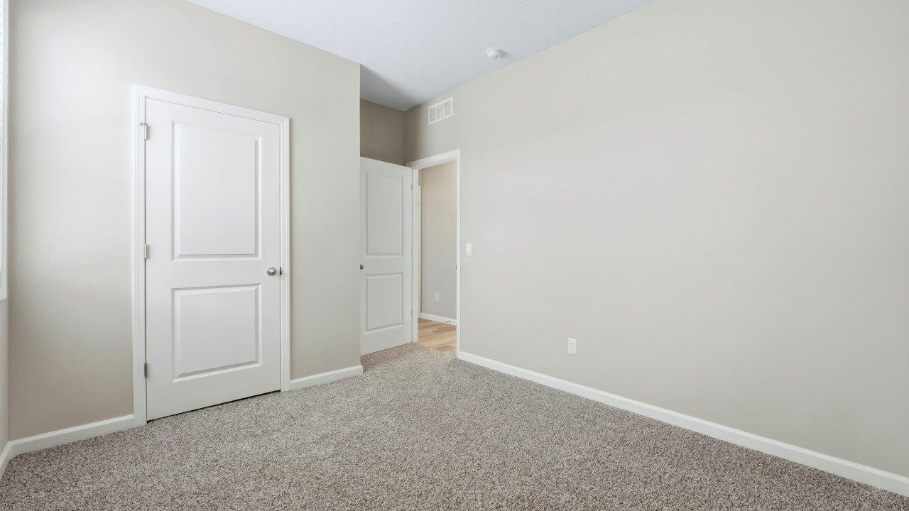bedroom 2 with carpet and closet