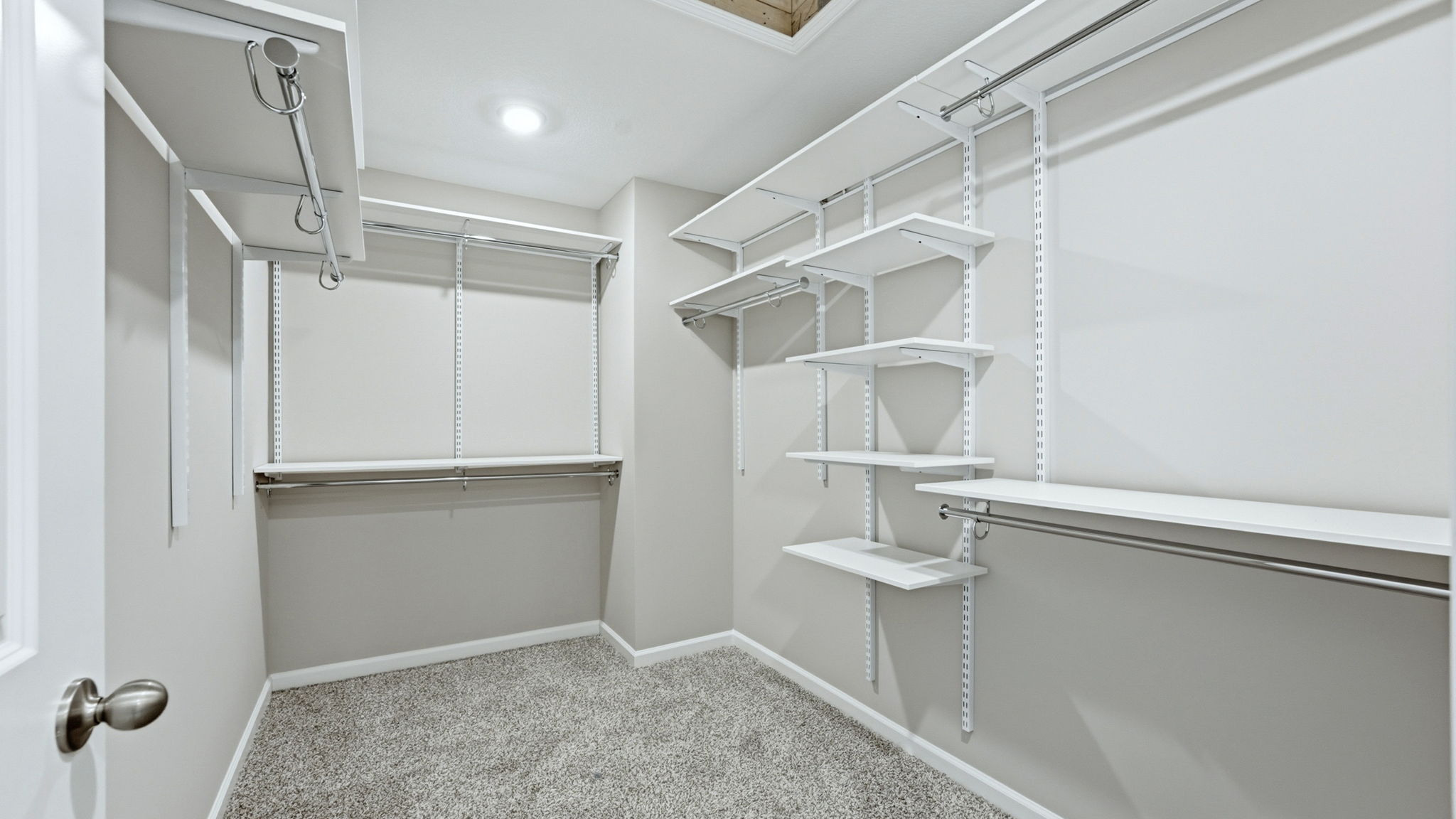 primary ensuite walk in closet with freedom rail shelving