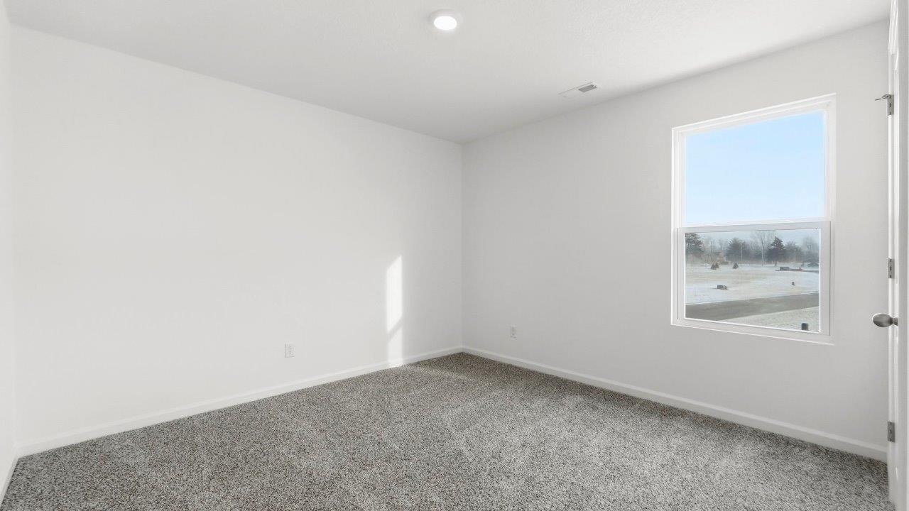 bedroom 2 with carpet and closet