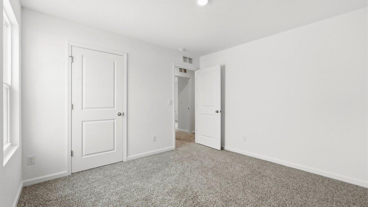 bedroom 2 with carpet and closet