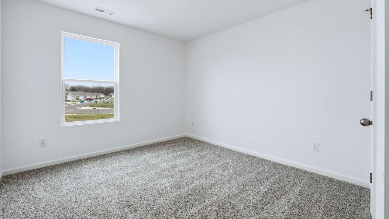 bedroom 2 with carpet and closet