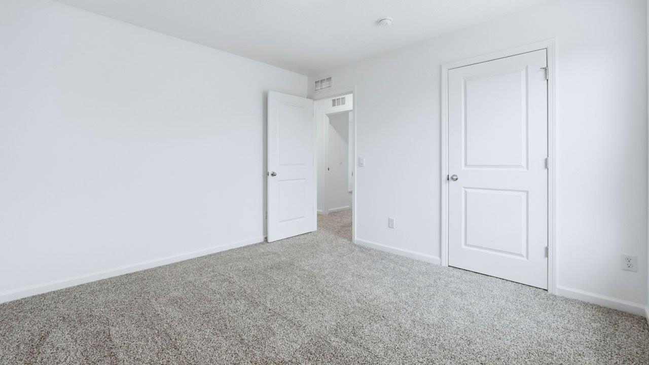 bedroom 3 with carpet and closet