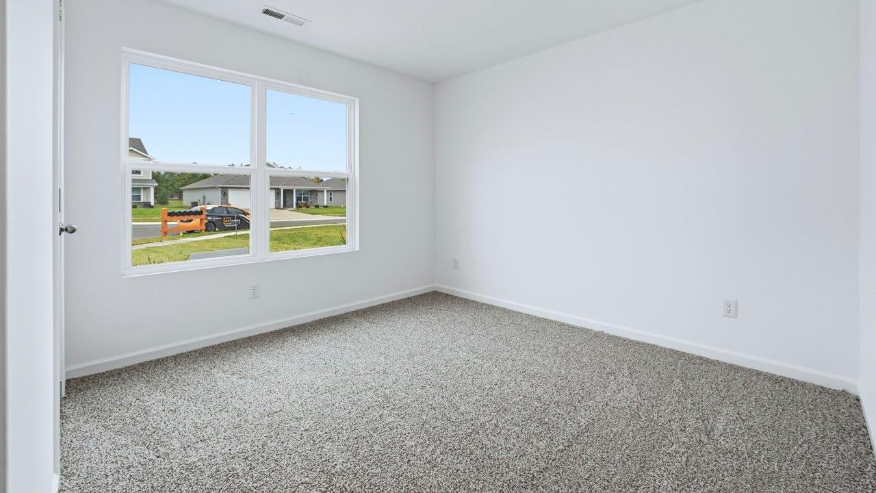 bedroom 4 with carpet and closet