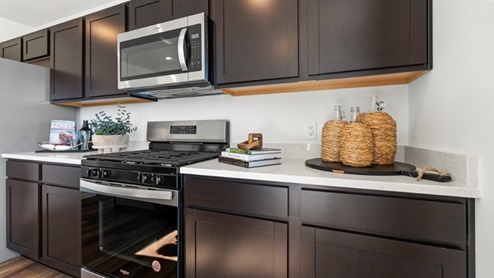 Kennebec Bellamy Model Home Kitchen with Iced White Quartz countertops and sarsparilla cabinetry.
