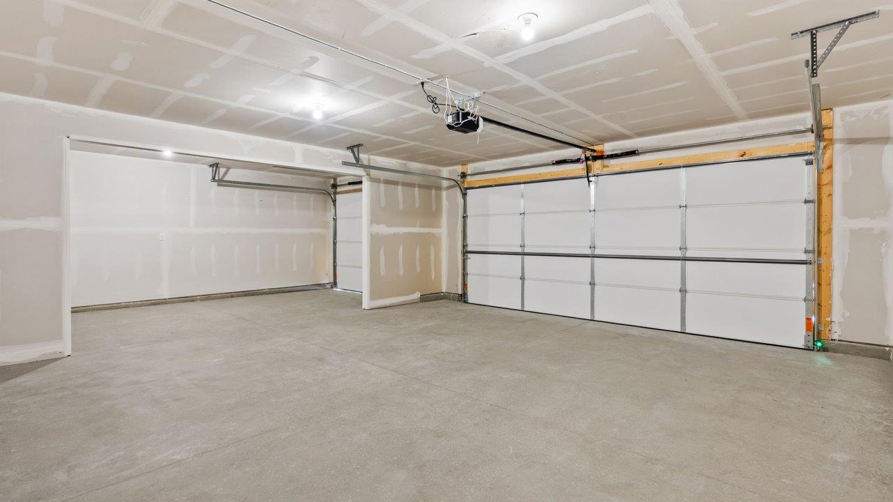 Kennebec Elm C3 - 3 car garage interior