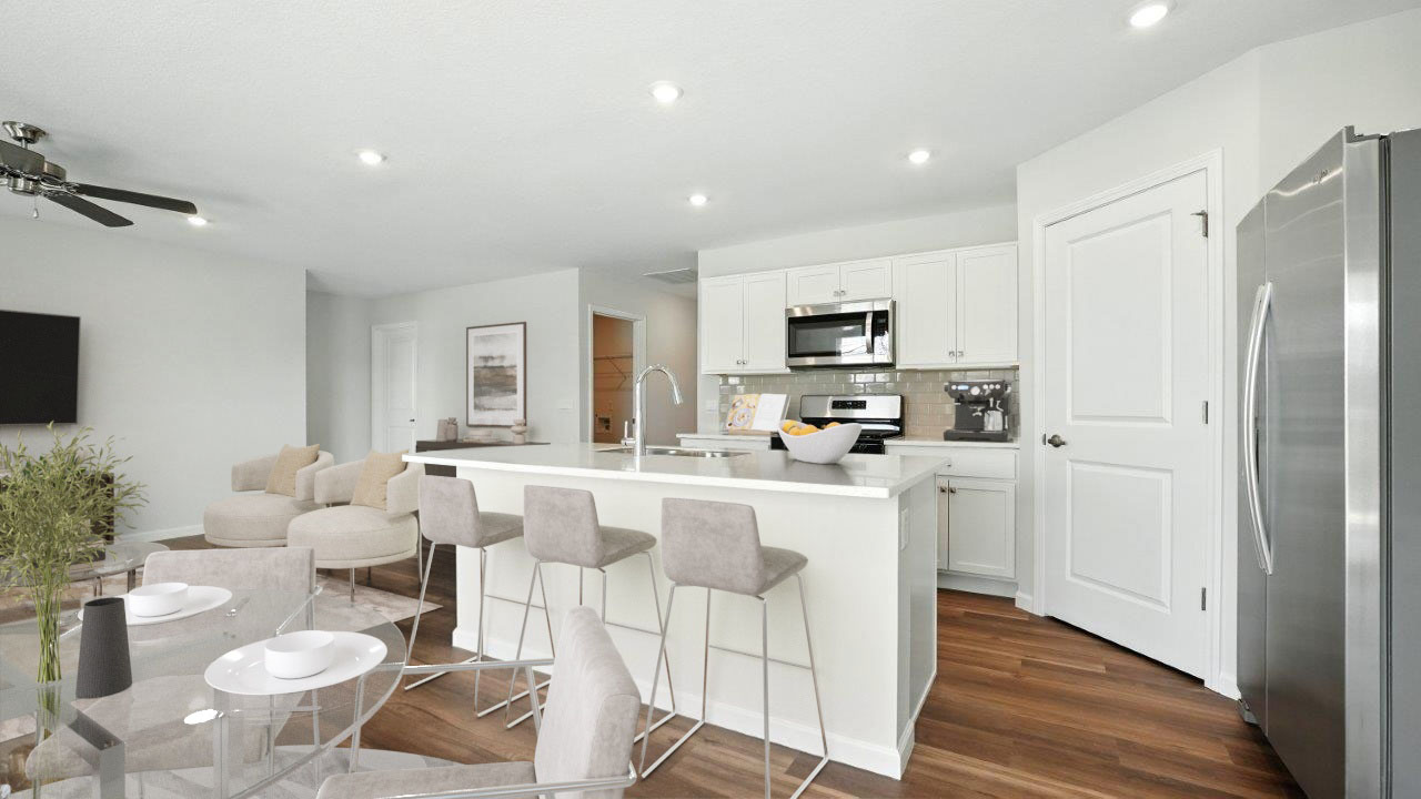 hardin kitchen with lvp, stainless steel appliances, corner pantry, and center island with bar seating