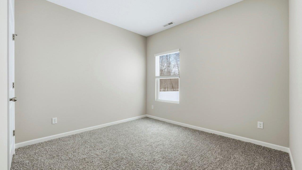 bedroom 3 with carpet, single window, and closet