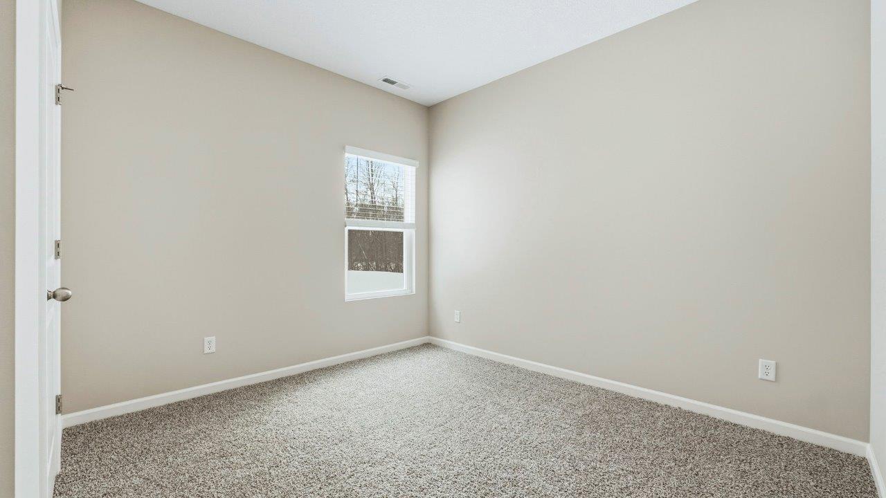 bedroom 4 with carpet, single window, and closet