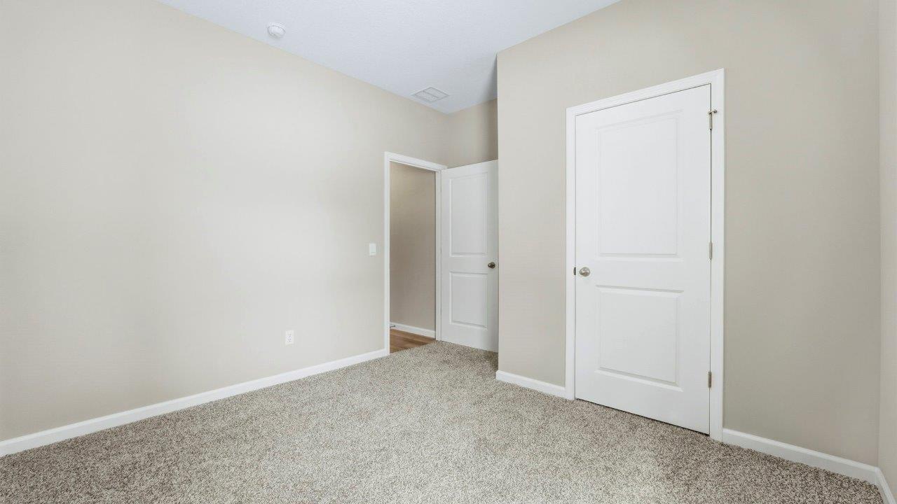 bedroom 4 with carpet, single window, and closet