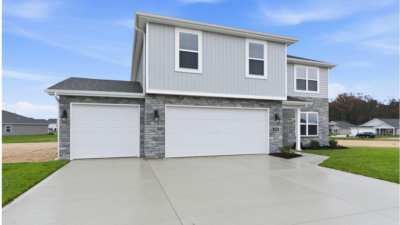 Parlor Bluffs Henley 3 car garage exterior