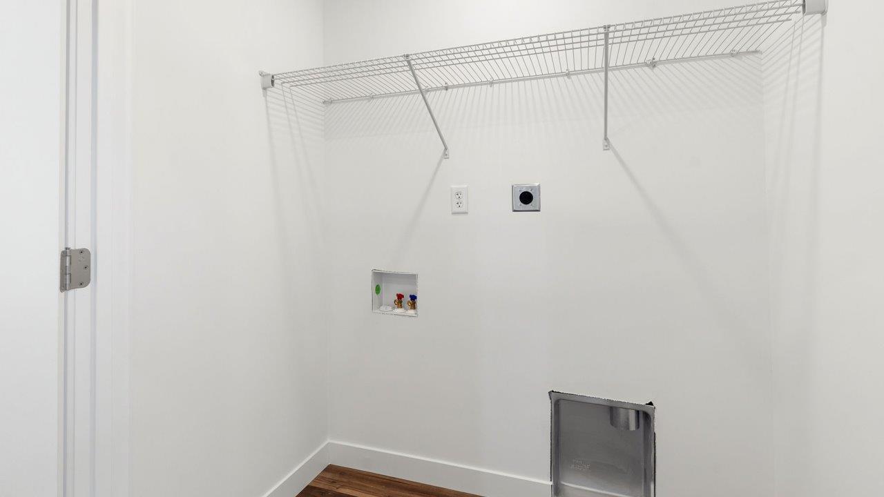whispering pines portsmouth -  laundry room