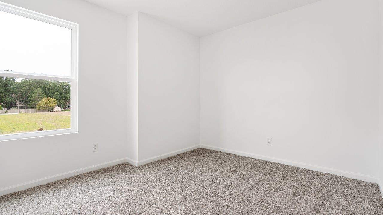 bedroom 3 with carpet flooring and ensuite closet