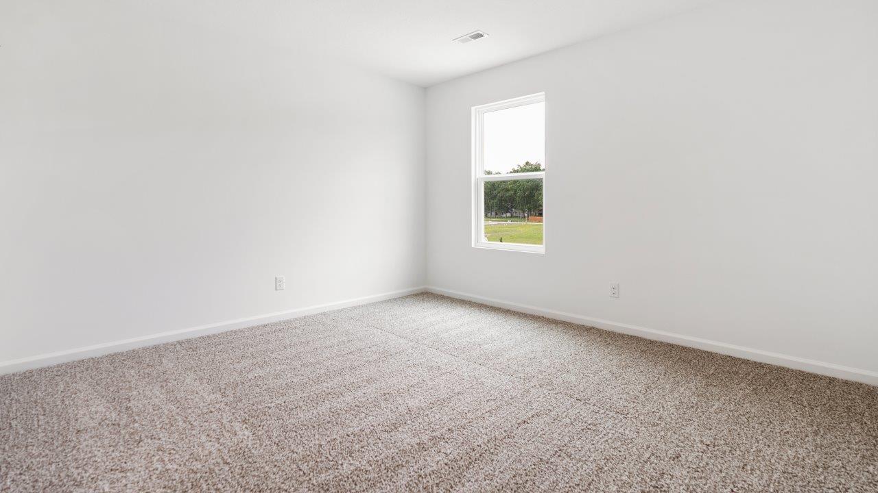 bedroom 4 with carpet flooring and ensuite closet