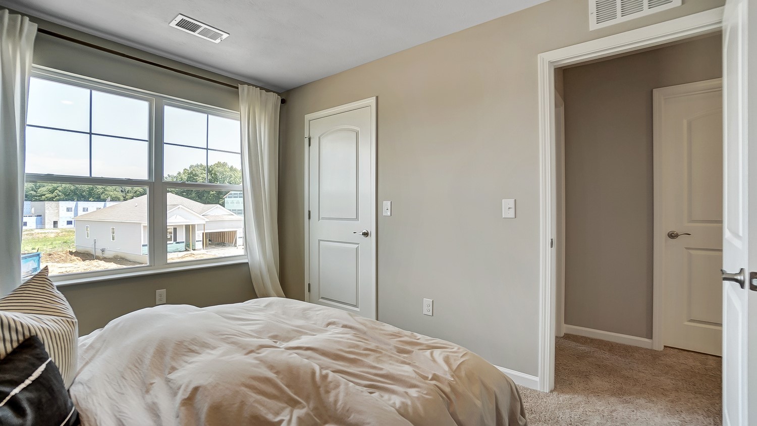 Bedroom 4 bed and door to hallway.