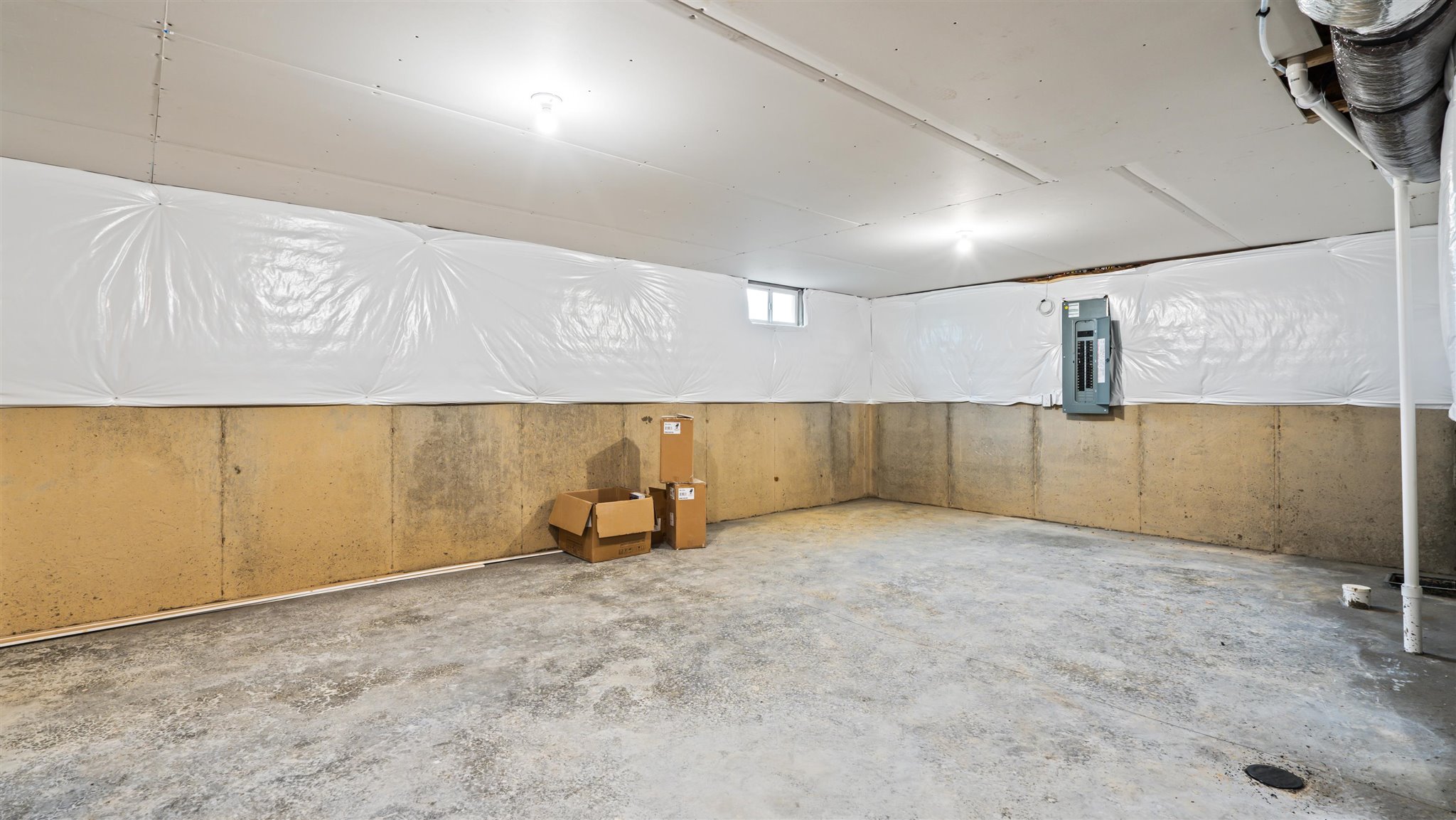 view of large area of basement.