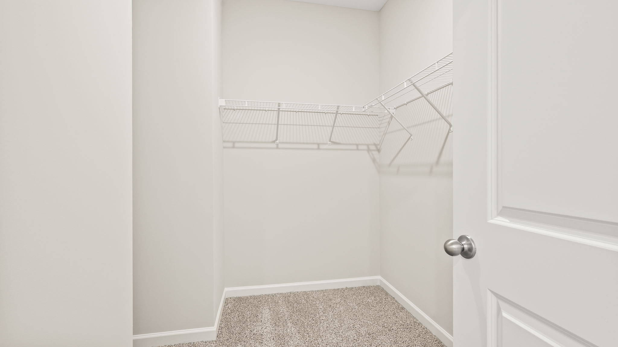 Walk-in closet with wire rack shelving