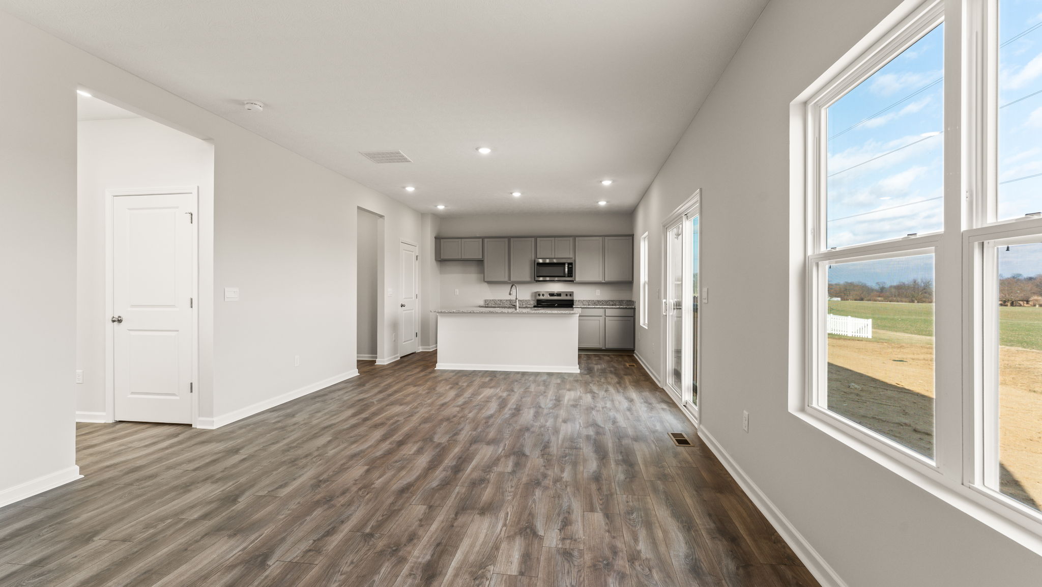 Full kitchen and great room