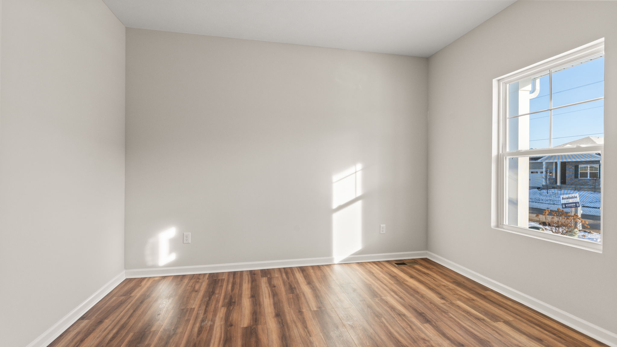 Flex room with window