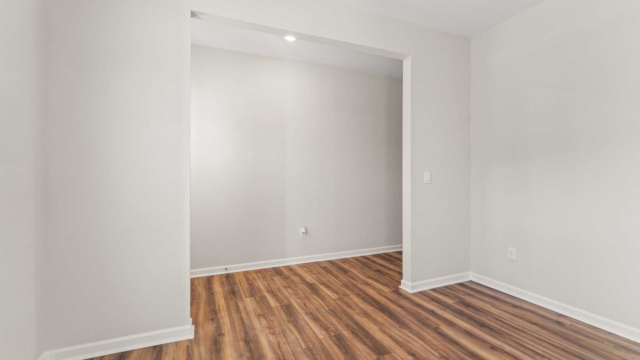 Flex room looking into hallway