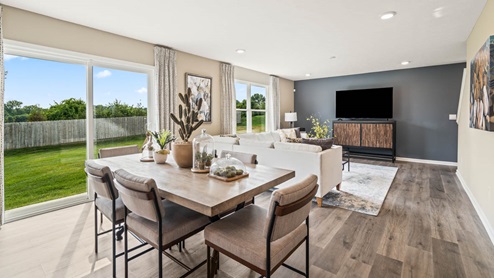 122_Ashburn_Woods_New_Richmond_OH_Model_photos_diningroom_Table