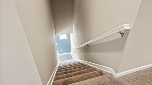 122_Ashburn_Woods_New_Richmond_OH_Model_photos_stair_Landing