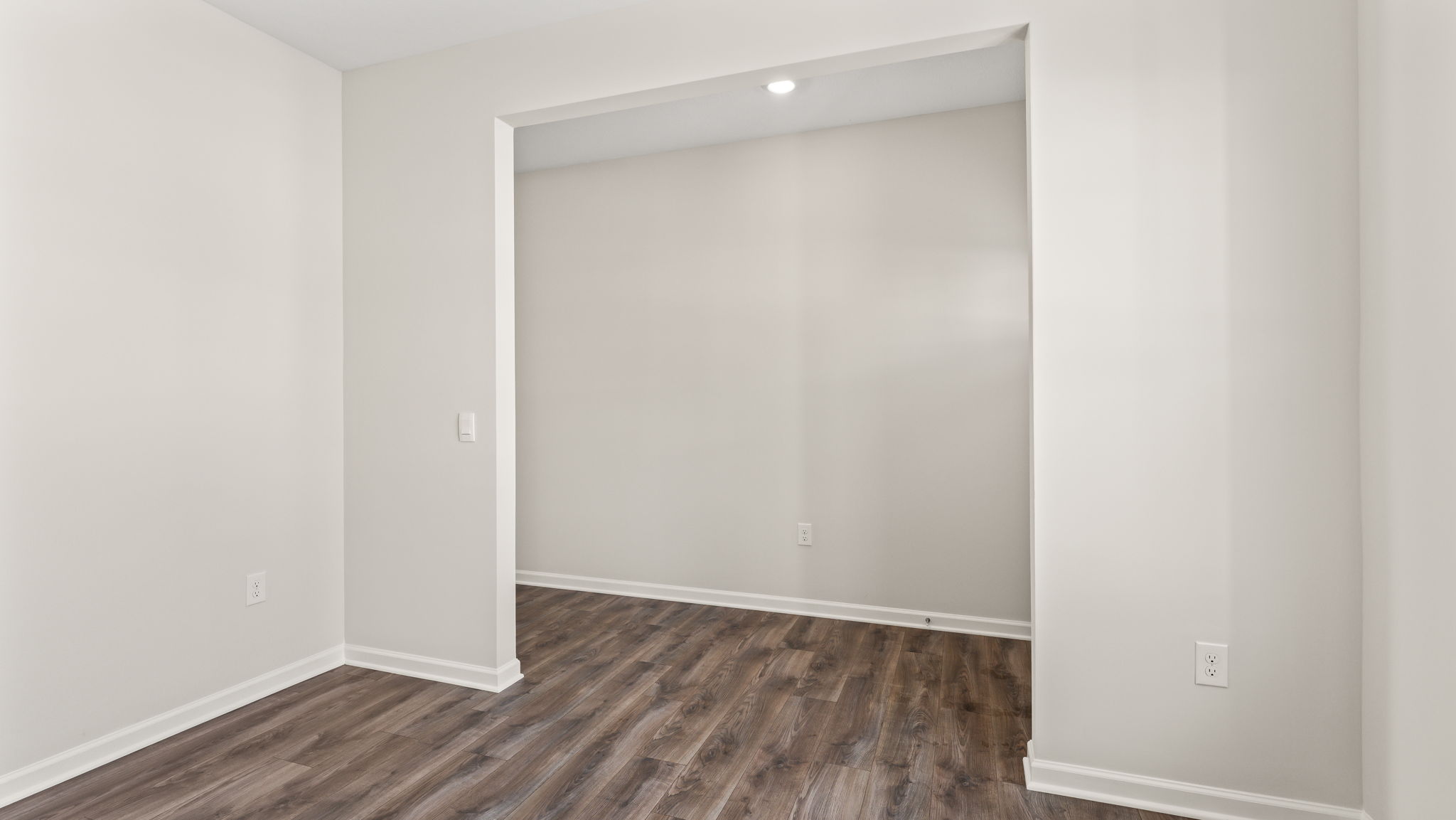 Flex room looking into hallway.