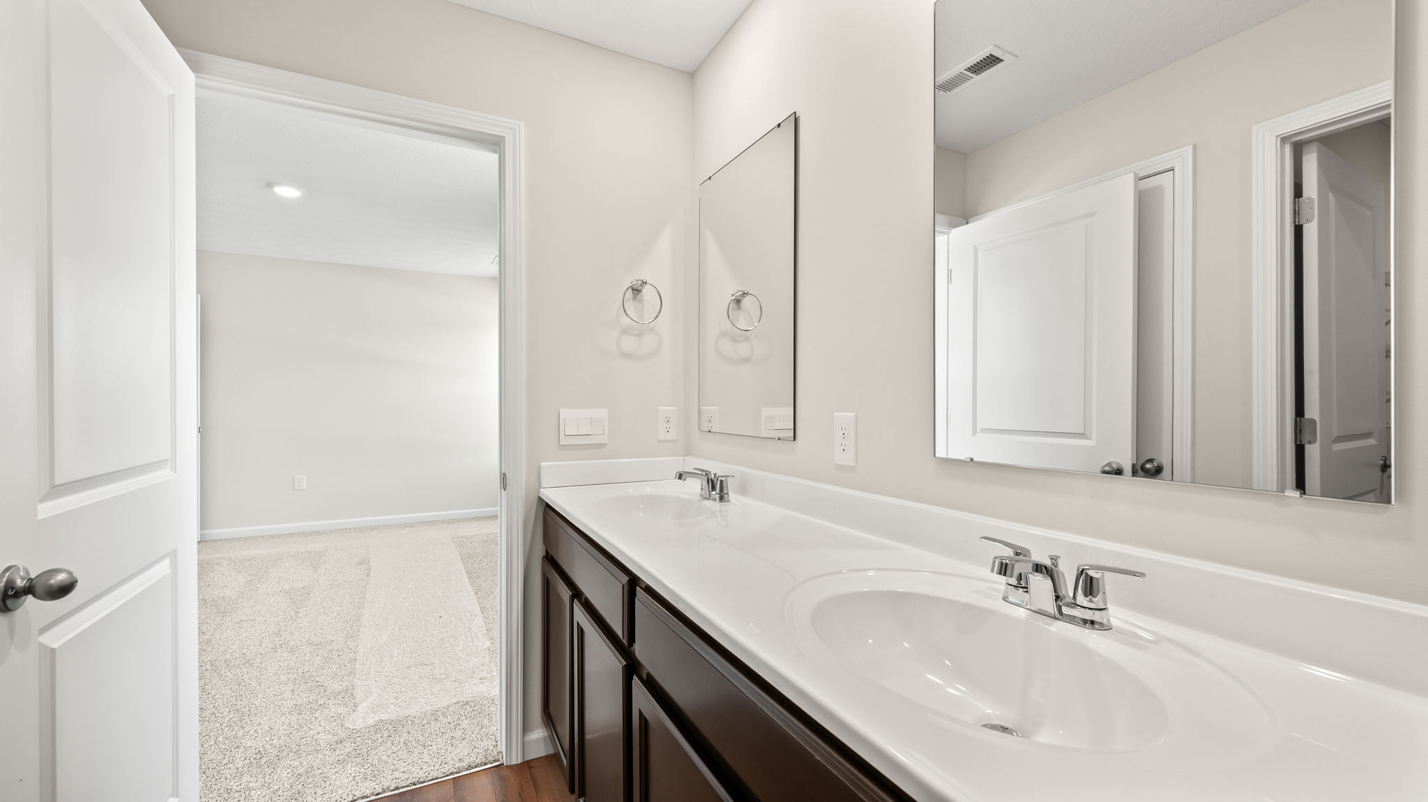 Closeup of double bowl sinks