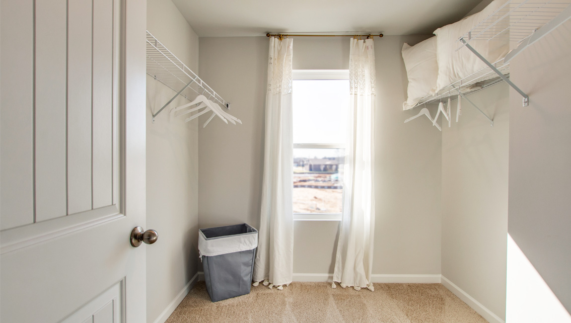 Edmond_floorplan_DRHorton_Wilmington_OH_New_Home_Creekview_closet